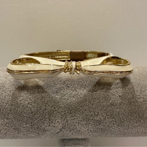 NWT Sequin by Nordstrom Clamper Bracelet- Bow in gold tone & ivory enamel - Picture 5 of 11